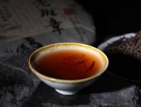 2008年的老班章普洱茶餅生茶缺了一塊值錢嗎？